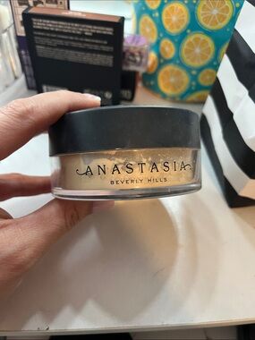 Anastasia Beverly Hills Loose Setting Powder - banana
